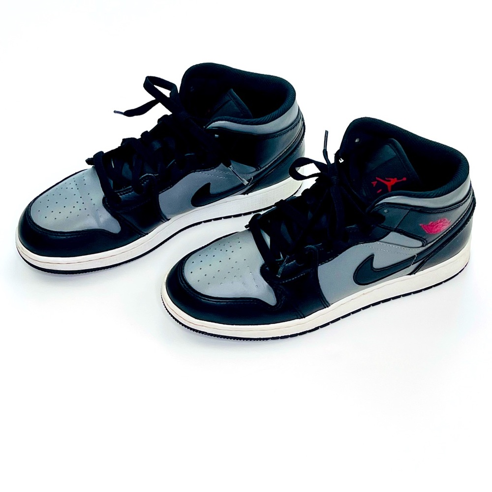 Jordan 1 Mid Shadow Red (GS) BLACK/GYM RED-PARTICLE GREY WHITE SOLE BLACK LACES